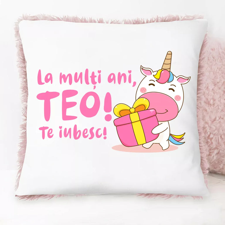 Perna cu blana roz personalizata cu nume - La multi ani