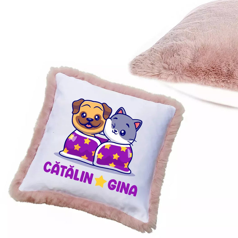 Perna cu blana roz personalizata cu nume - Catel si pisica