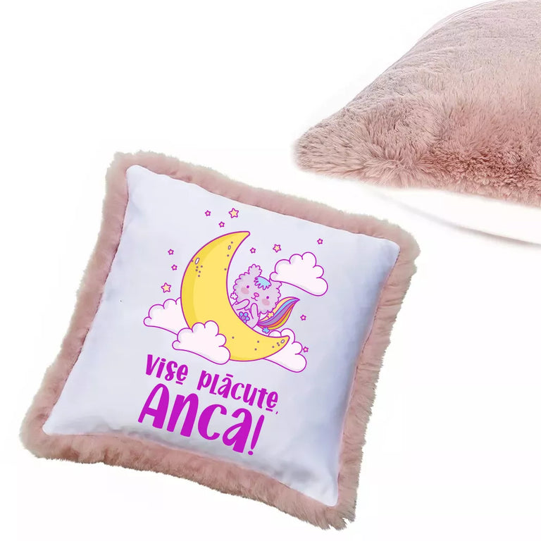 Perna cu blana roz personalizata cu nume - Vise placute